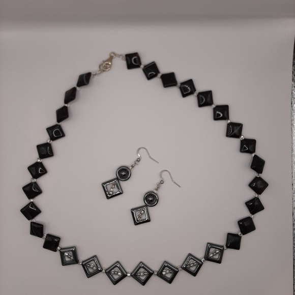 Artisan Onyx and Hematite Necklace & Earrings - Picture 5 of 7